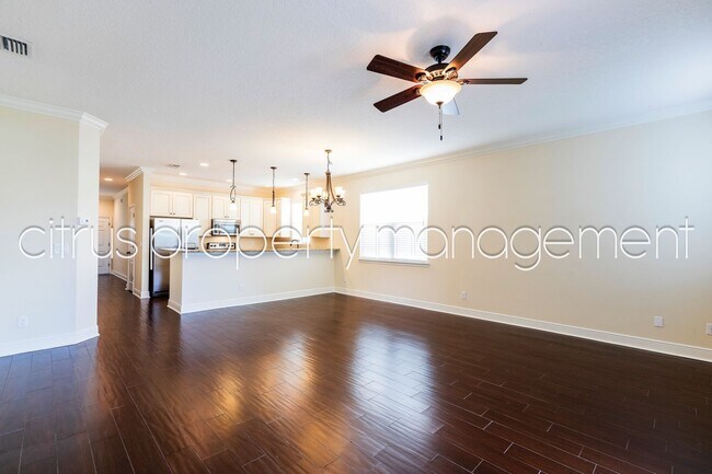 Building Photo - Beautiful, Spacious 3/2.5 in Wadeview Park