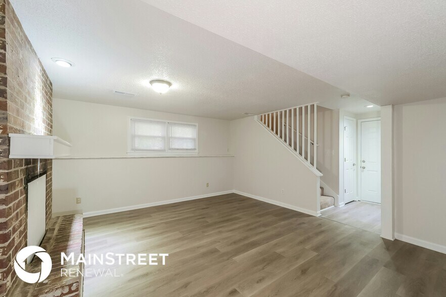 Building Photo - 7616 N Serene Ave