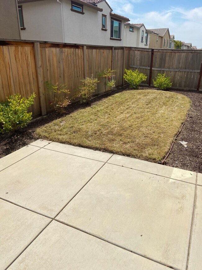 Building Photo - Folsom Ranch Community - 4 Bedroom, 2.5 Ba...