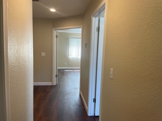 Building Photo - 4009 Shaker Run Cir