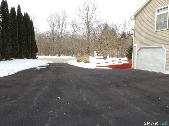 Building Photo - 12 Cardinal Ln