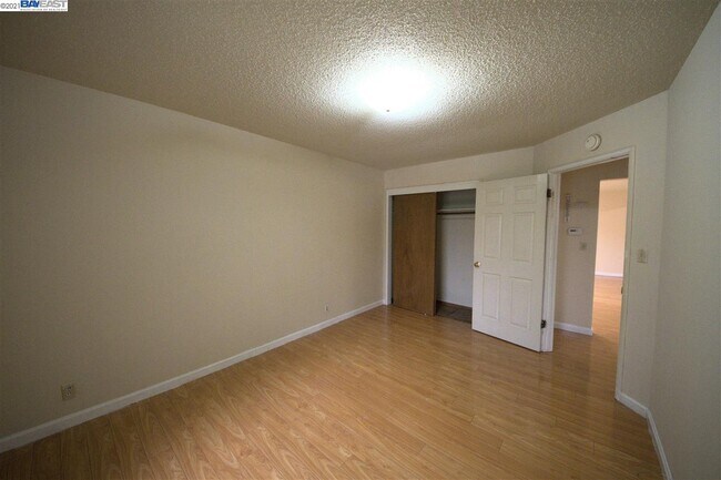 Building Photo - 1345 Kingfisher Way