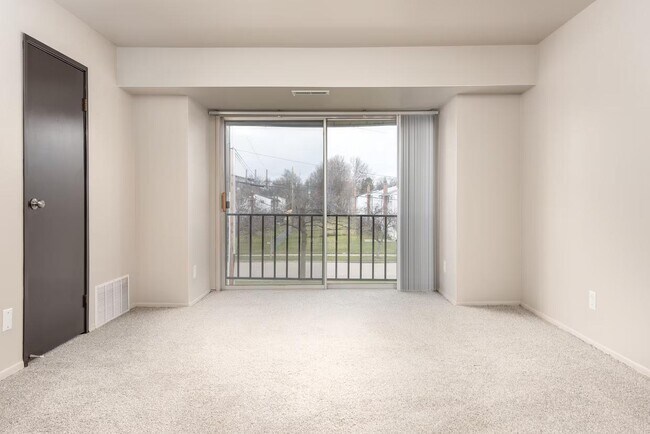 Building Photo - Everett Apartments - 119-07