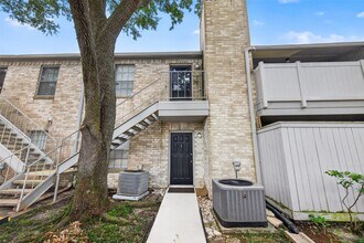 Building Photo - 10725 Braes Bend Dr