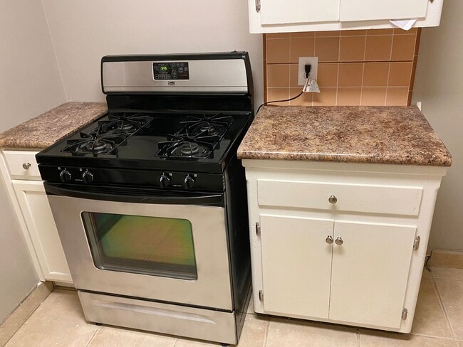 Building Photo - Nice Neighborhood North Long Beach 2 bd 1 bath Home