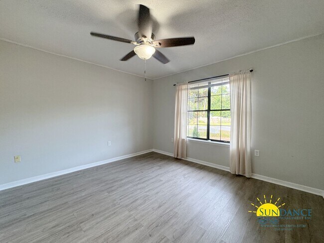 Building Photo - Charming 2-Bedroom Home with Bonus Room in...