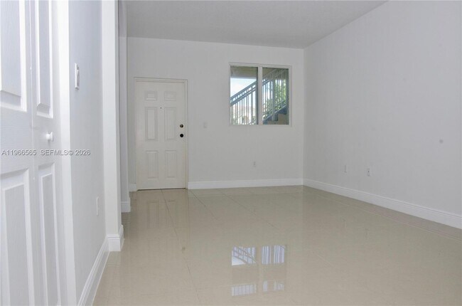 Building Photo - 2826 SE 16th Pl