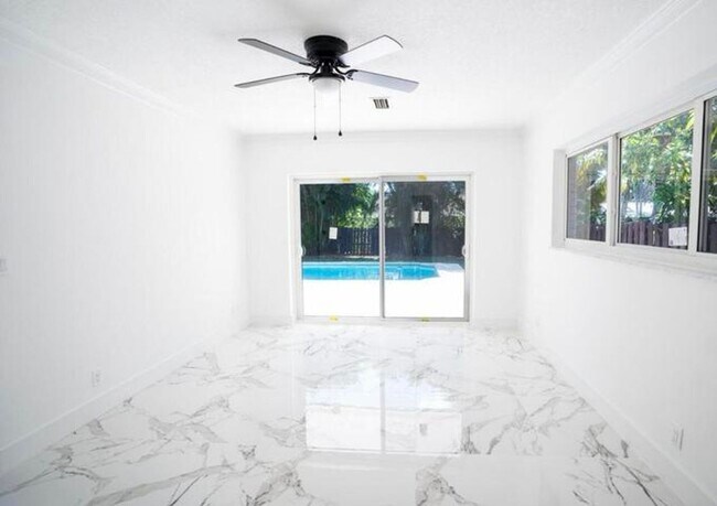 Building Photo - 1070 SW 18th St