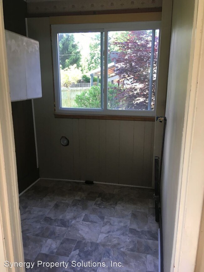 Building Photo - 4 br, 1.5 bath House - N. Union St. 265 Cr...