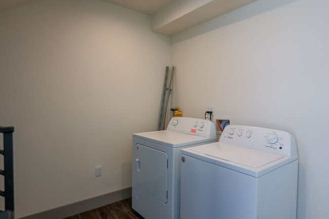 Building Photo - Gemini Townhomes