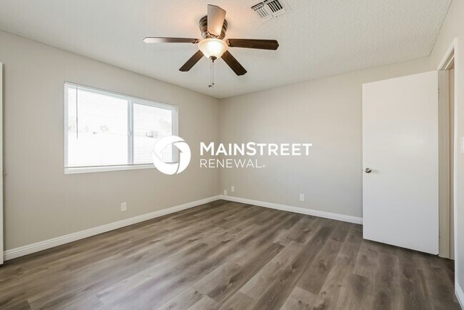 Building Photo - 4 Bedroom Pet-Friendly Home in LAS VEGAS, NV with Main Street Renewal