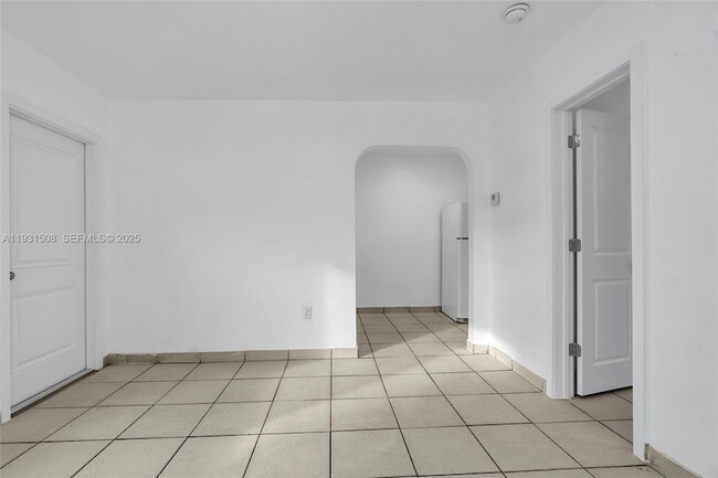 Building Photo - 634 SW 10th St