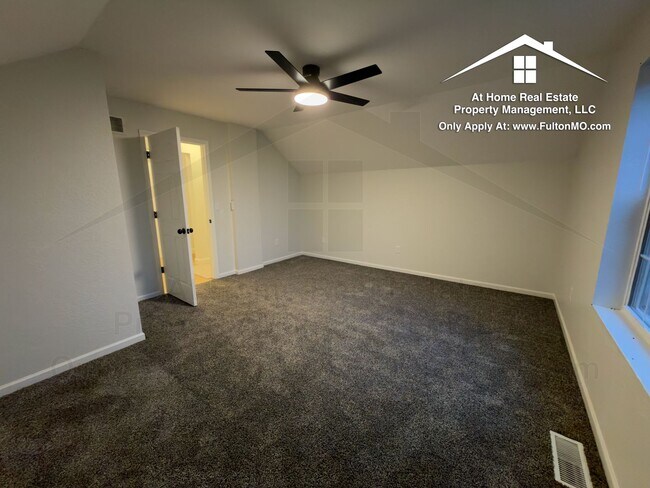 Building Photo - 1011-1013 Greystone Court