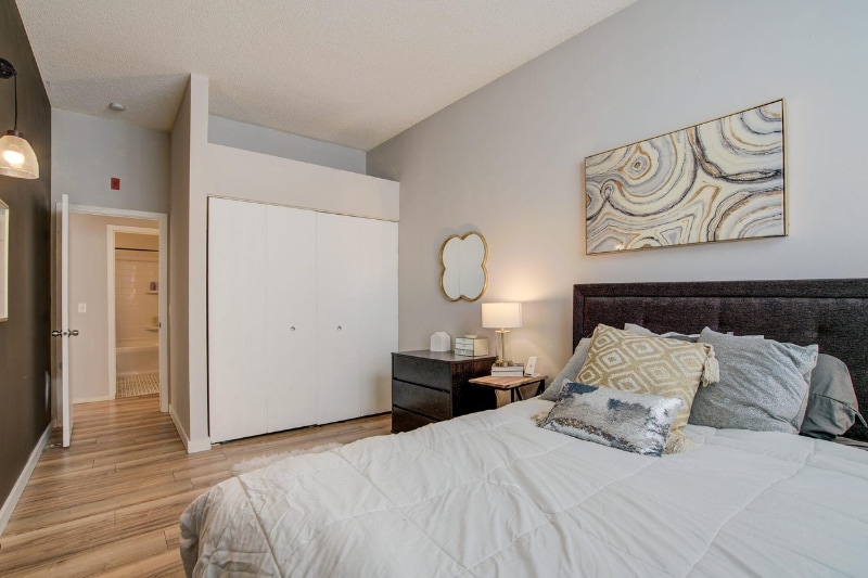 Building Photo - 215 7th St NE