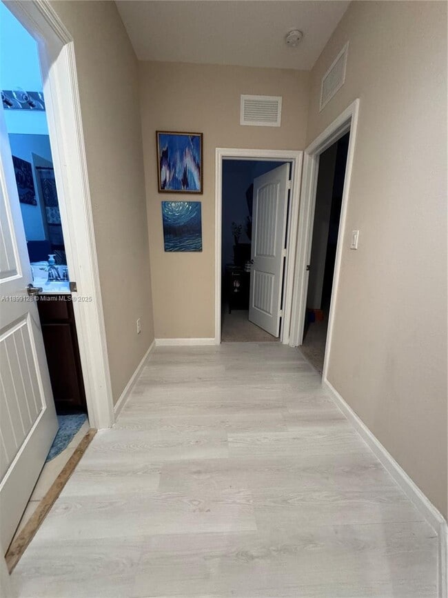 Building Photo - 25001 SW 118 Ct