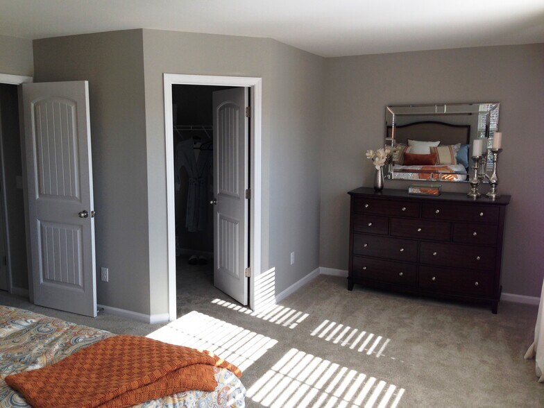 Master Bedroom - 239 W Porthaven Way