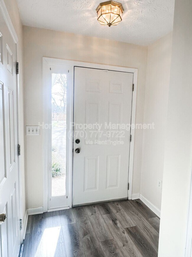 Building Photo - 3903 Hidden Hollow Dr