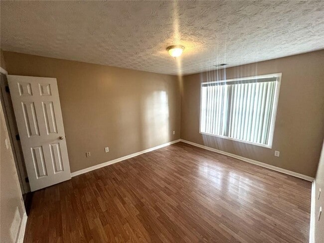 Building Photo - 2209 Swan Lake Ct