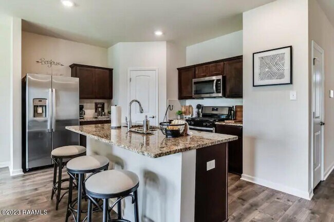 Building Photo - 406 Starlight Dr