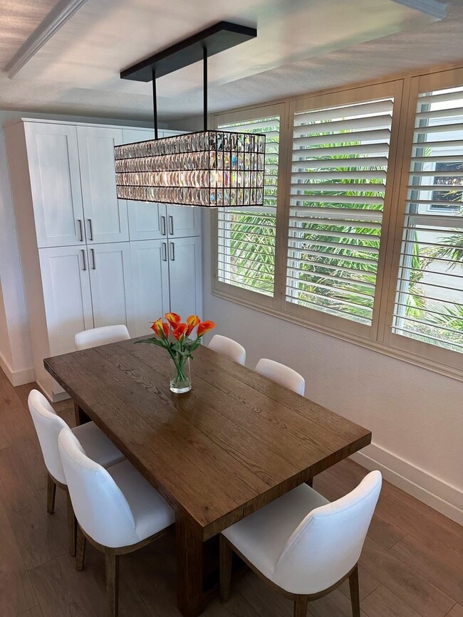 Building Photo - Gorgeous Updated Waterfront 2/2 Unfurnishe...
