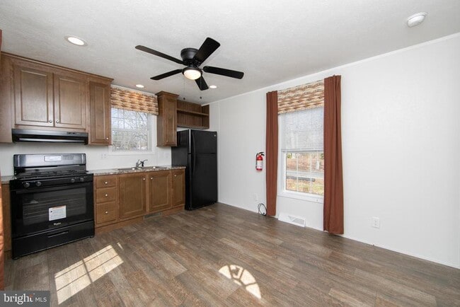 Building Photo - 312 Crystal Dr