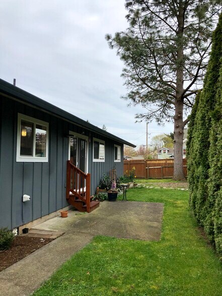 Building Photo - 8038 N Wayland Ave
