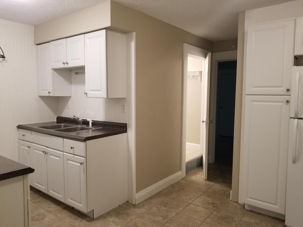 Kitchen - 542 6th W St