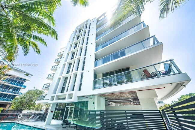 Building Photo - 13800 Highland Dr