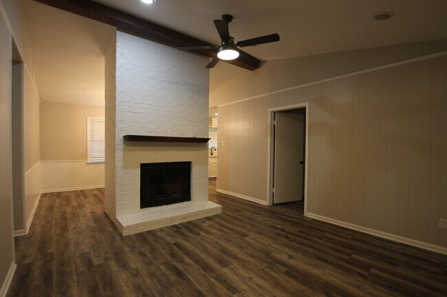 Building Photo - Coming Soon!  Remodeled 3 Bedroom 2 Bath! Large Yard!