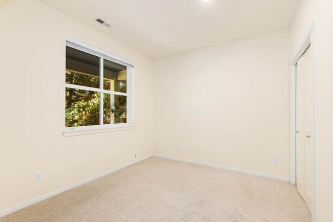 Building Photo - 516 Lingering Pine Dr NW