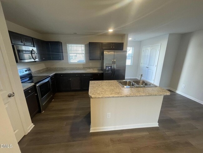 Building Photo - 1097 Peony Ln