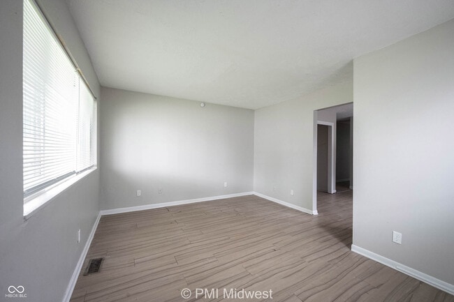 Building Photo - 2248 N Leland Ave