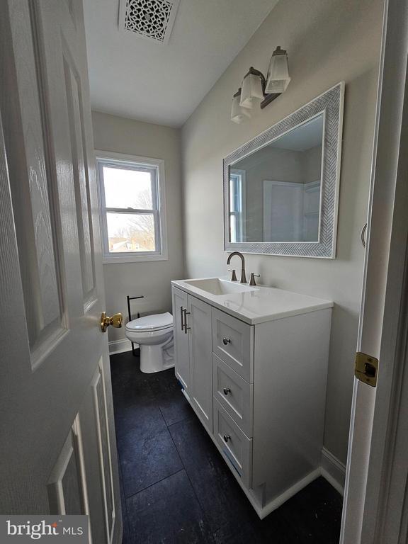 Building Photo - 301 E 4th St