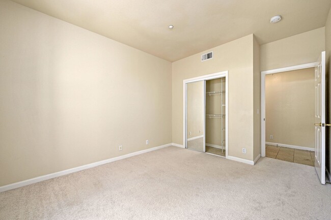 Building Photo - 3 bedroom/2 bath condo on the second floor...