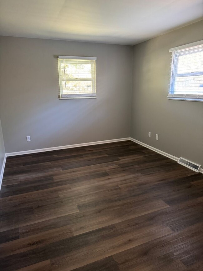 Building Photo - 3 Bedroom Ranch - Upper Arlington, OH