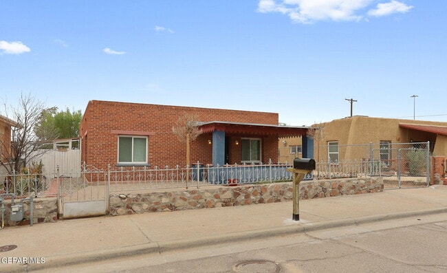 Building Photo - 325 Vista Hill Dr