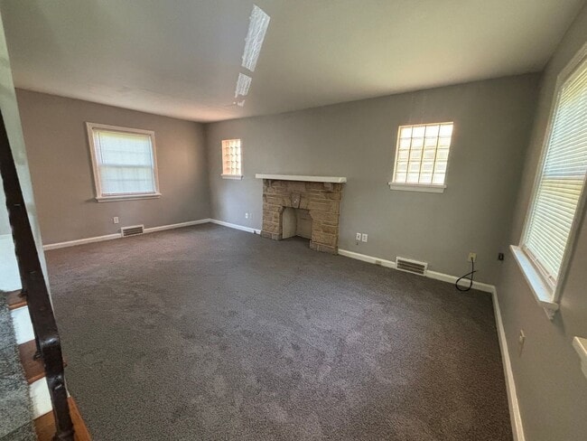 Building Photo - 3 Bedroom Home in Mt. Lebanon!