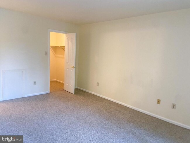 Building Photo - 108 Foxmeadow Dr
