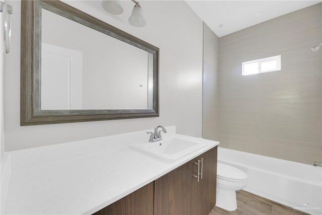 Building Photo - 15 S Colt Ln