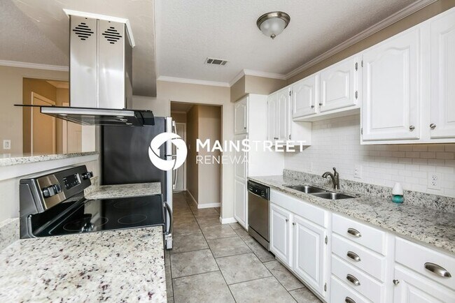 Building Photo - 3 Bedroom Pet-Friendly Home in Crowley, TX with Main Street Renewal