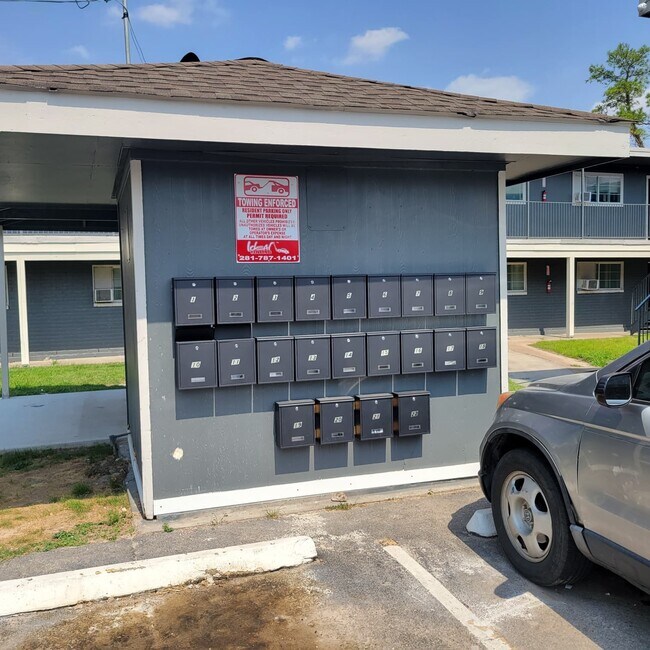 Building Photo - 4525 Weaver Rd