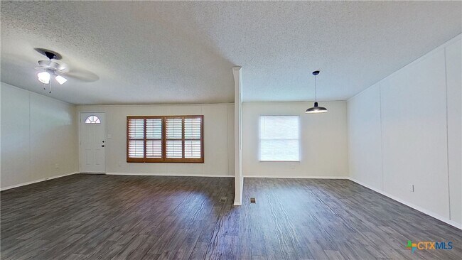 Building Photo - 100 Co Rd 194