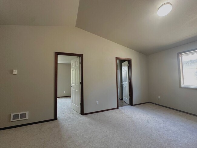 Building Photo - Beautiful 4-Bedroom 2.5-Bathroom Home in M...
