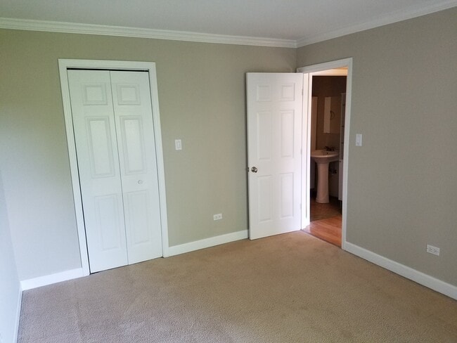 Building Photo - 6111 Knoll Wood Rd