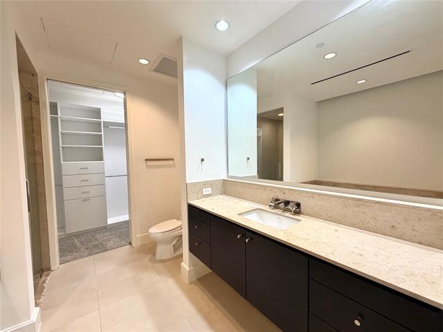 Building Photo - 2408 Victory Park Ln