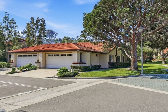 Building Photo - Beautifully Updated Townhome in Dana Point