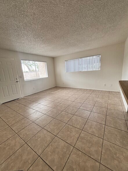 Building Photo - 700 W University Dr