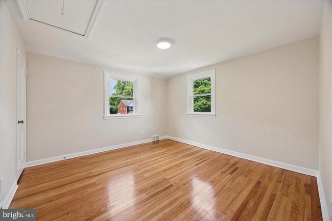 Building Photo - 609 Latham Dr