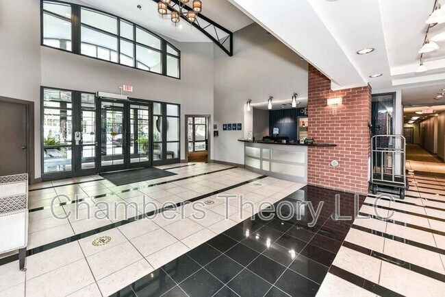 Building Photo - 1021 N Garfield St