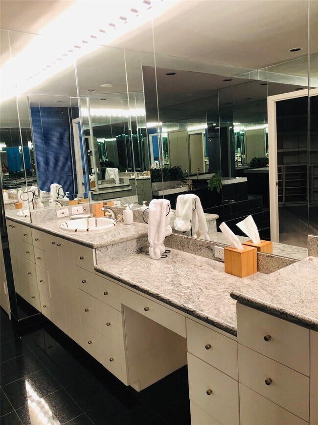 Building Photo - 5110 San Felipe St